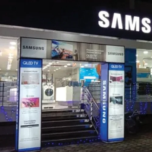 Majestic Back-lit Gate Arch for Grand Entrances